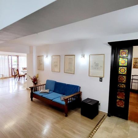 Spacious Apartment In City Centre Iasi Buitenkant foto