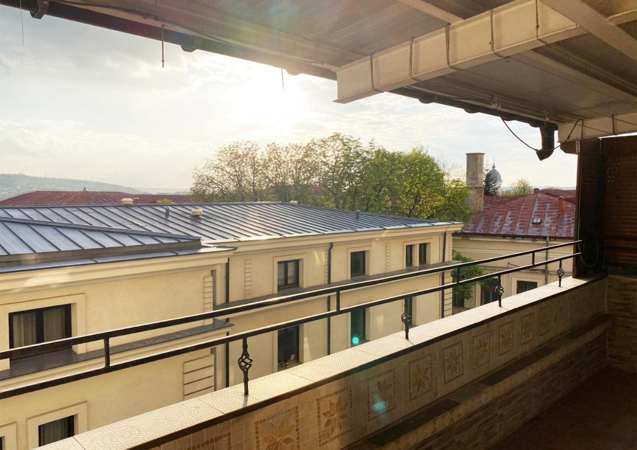 Spacious Apartment In City Centre Iasi Buitenkant foto