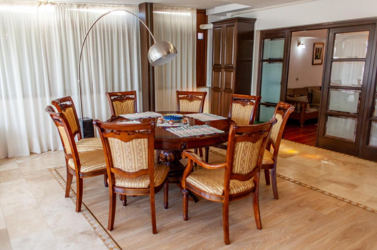 Spacious Apartment In City Centre Iasi Buitenkant foto