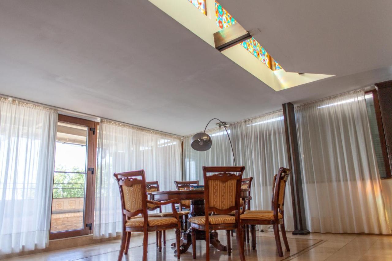 Spacious Apartment In City Centre Iasi Buitenkant foto