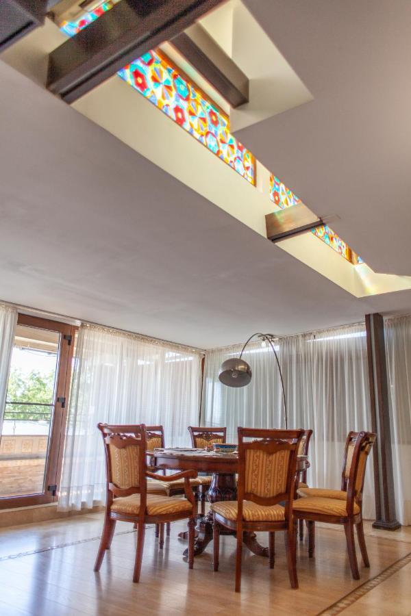 Spacious Apartment In City Centre Iasi Buitenkant foto