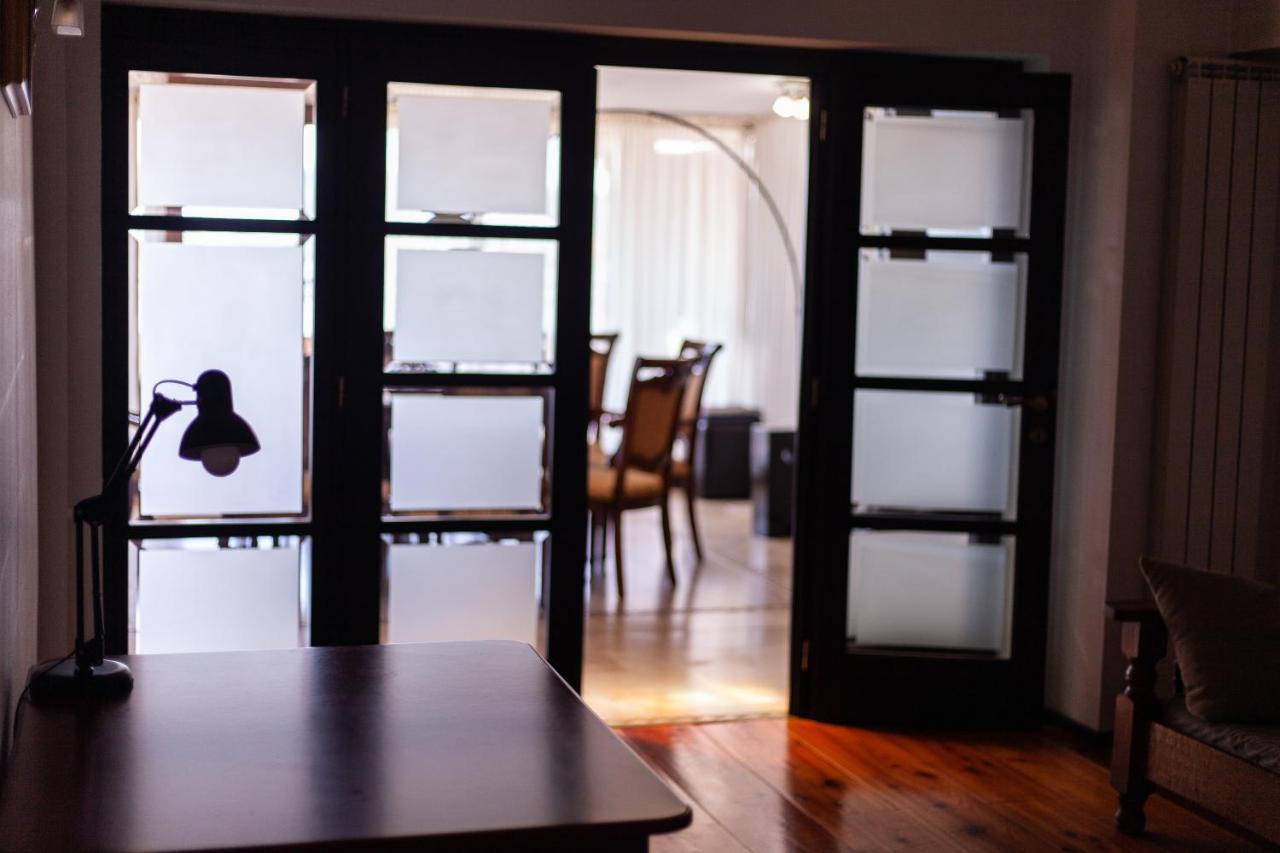 Spacious Apartment In City Centre Iasi Buitenkant foto