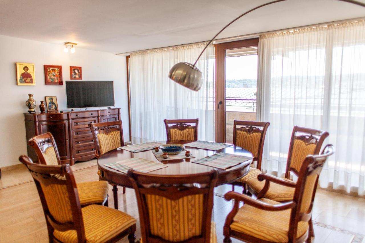 Spacious Apartment In City Centre Iasi Buitenkant foto