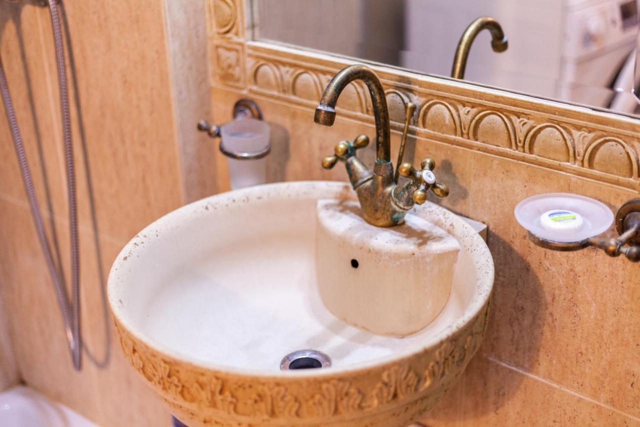 Spacious Apartment In City Centre Iasi Buitenkant foto