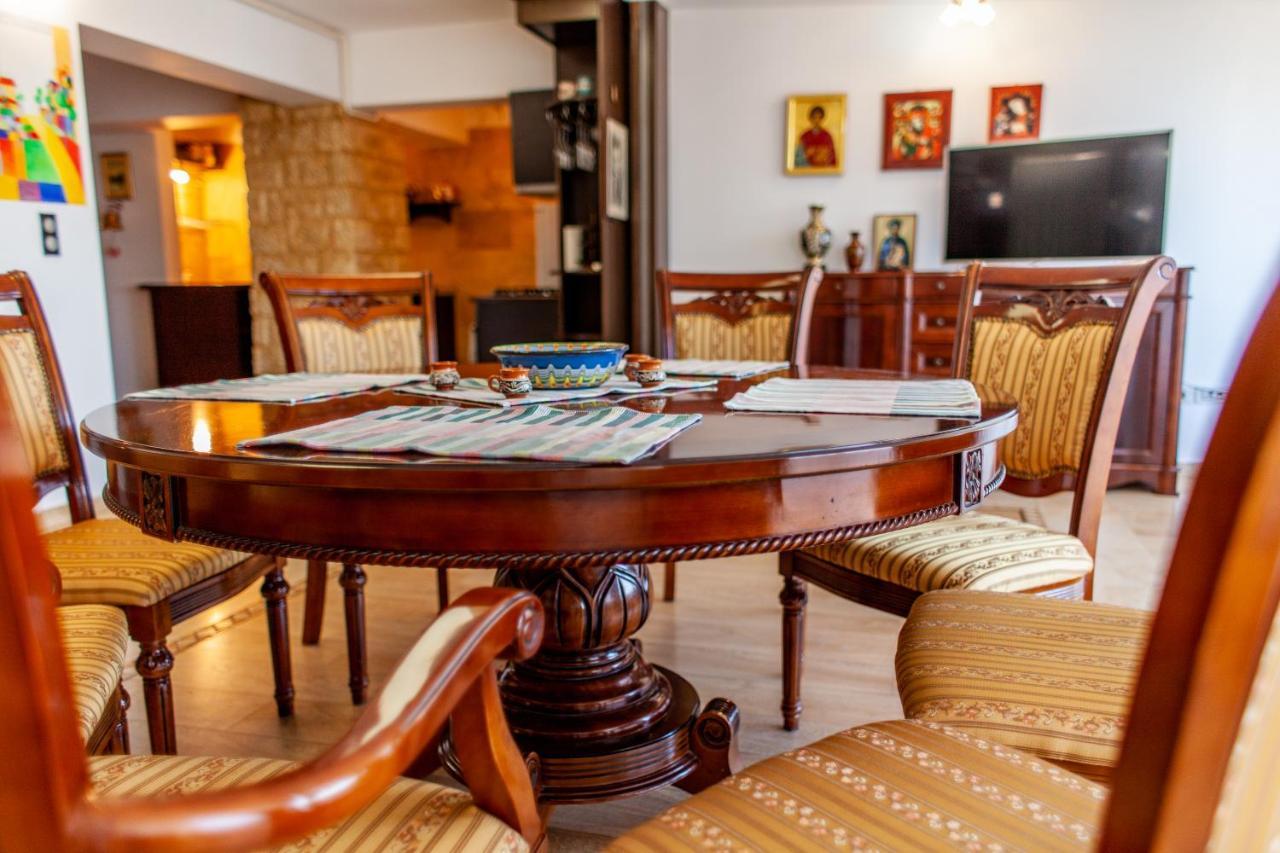 Spacious Apartment In City Centre Iasi Buitenkant foto