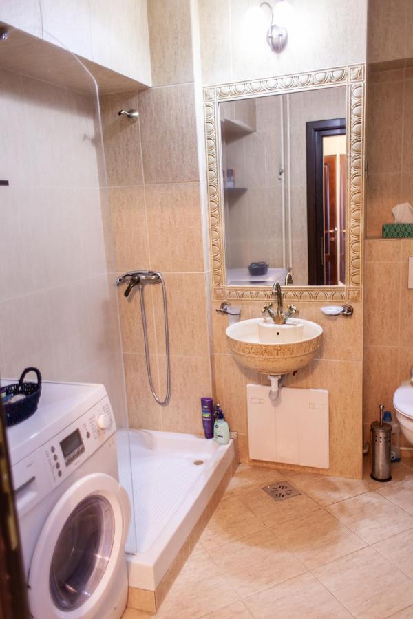 Spacious Apartment In City Centre Iasi Buitenkant foto