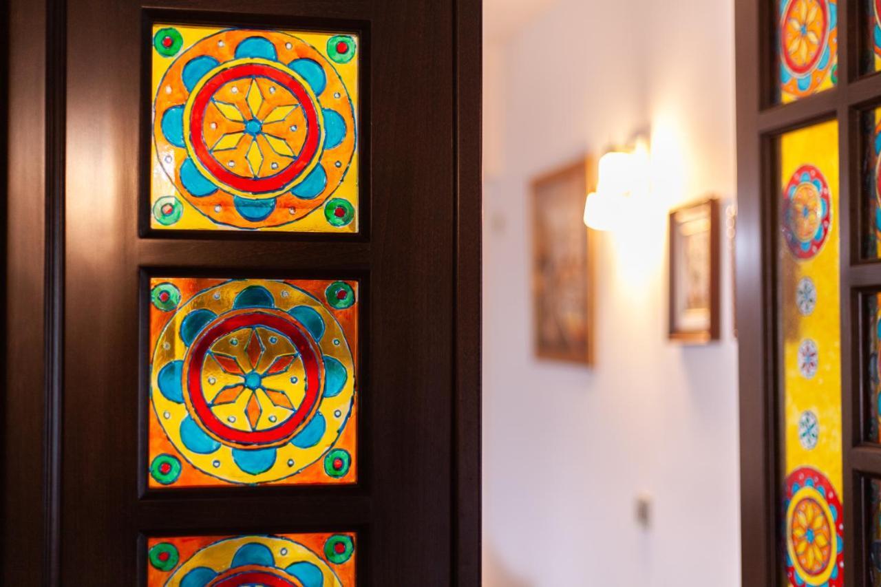 Spacious Apartment In City Centre Iasi Buitenkant foto