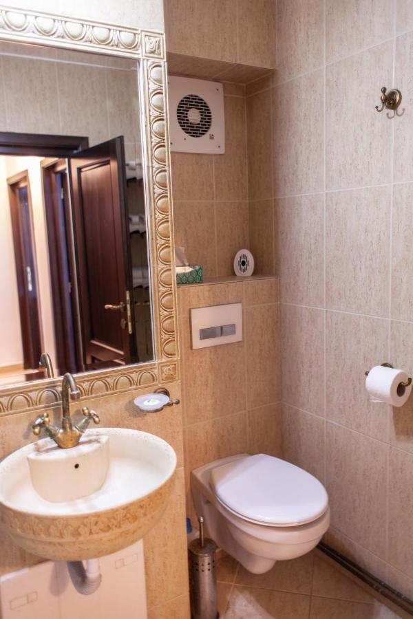 Spacious Apartment In City Centre Iasi Buitenkant foto