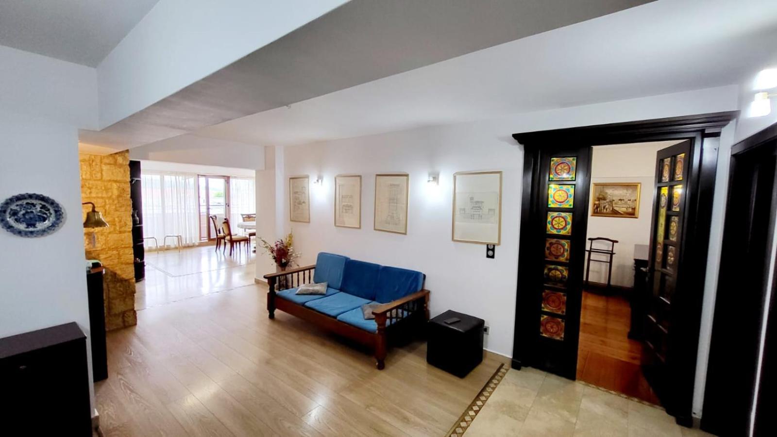 Spacious Apartment In City Centre Iasi Buitenkant foto